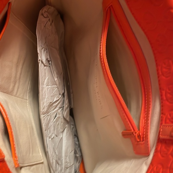 Michael kors jet set tote in tangerine . - Picture 2 of 5